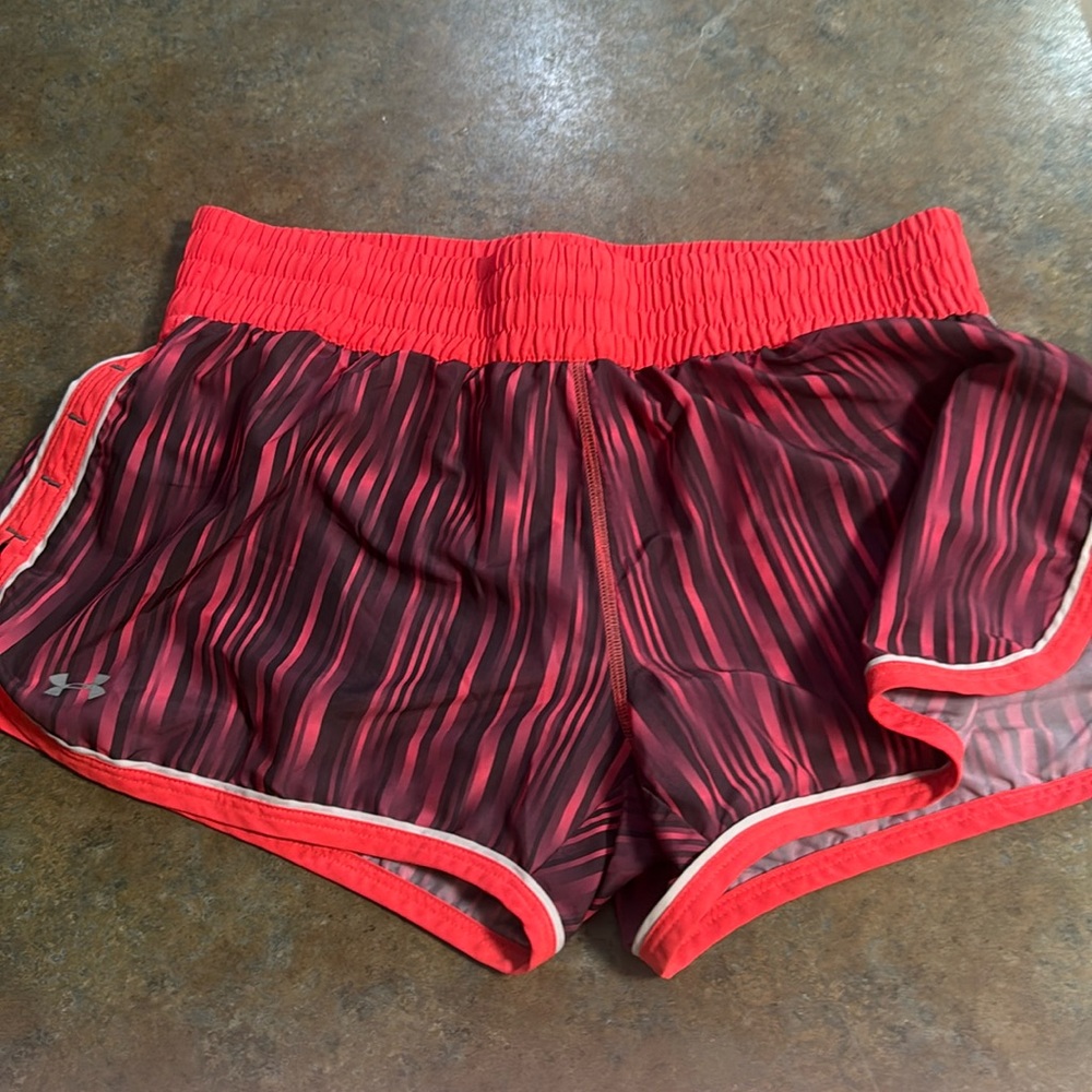 Under Armour athletic shorts semi fitted like new m medium